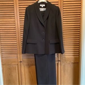 Le Suit Women's Black Pinstripe Blazer and Pants Suit